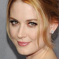 Alexandra Breckenridge Desnuda