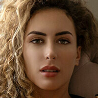 Ana Kirilik Desnuda