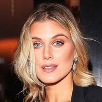 Ashley James Desnuda