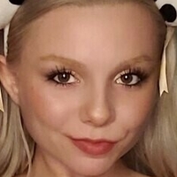 Averi Roselyn Desnuda
