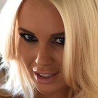 Cara Brett Desnuda