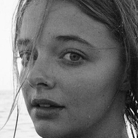 Ellie De Lange Desnuda