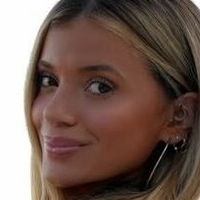 Kayla Manouss Desnuda