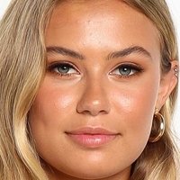 Kennia De Seinne Desnuda
