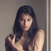 Lara Swiecicki Desnuda