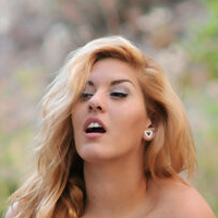 Larger Ladies Desnuda