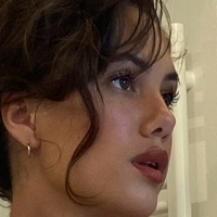 Saoirse Alicia Behzadi Desnuda