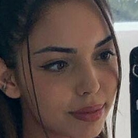 Tara Yazdi Desnuda