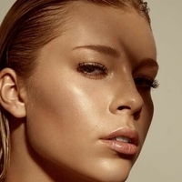 Viktoria Sonntag Desnuda