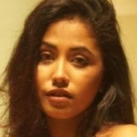 Yajna Seni Desnuda